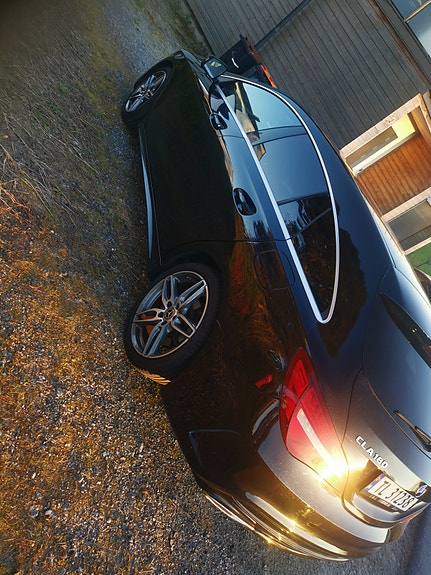 Mercedes-Benz CLA180 8 of 11