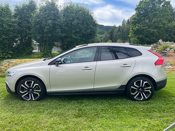 Volvo V40 Cross Country 5 of 5