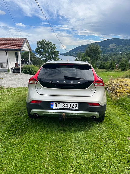 Volvo V40 Cross Country 3 of 5