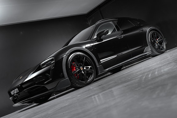 Porsche Taycan Cross Turismo 2 of 5