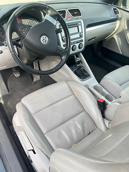 Volkswagen Eos 11 of 15