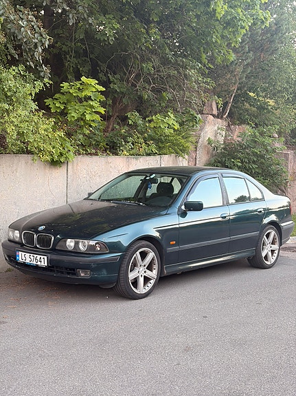 BMW 528i 2 of 13