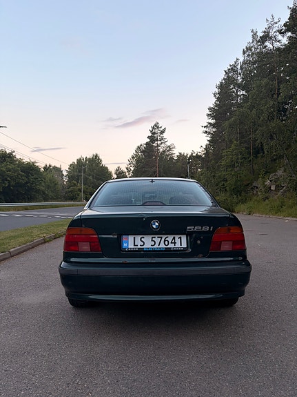 BMW 528i 6 of 13