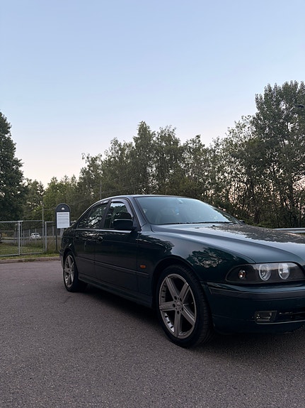 BMW 528i 10 of 13