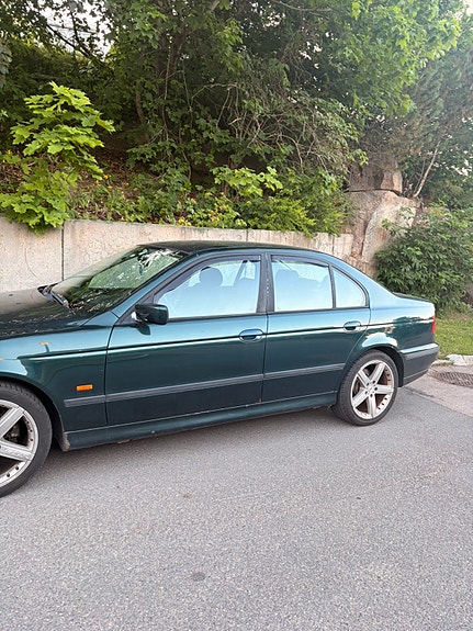BMW 528i 4 of 13