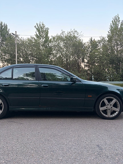 BMW 528i 9 of 13