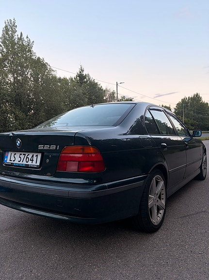 BMW 528i 7 of 13