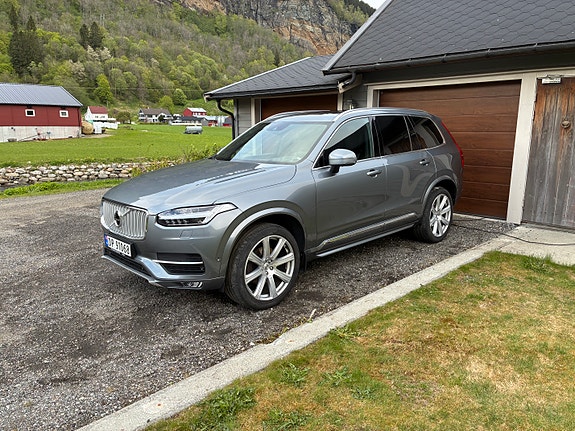 Volvo XC90 2 of 5