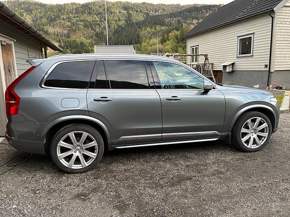 Volvo XC90 3 of 5
