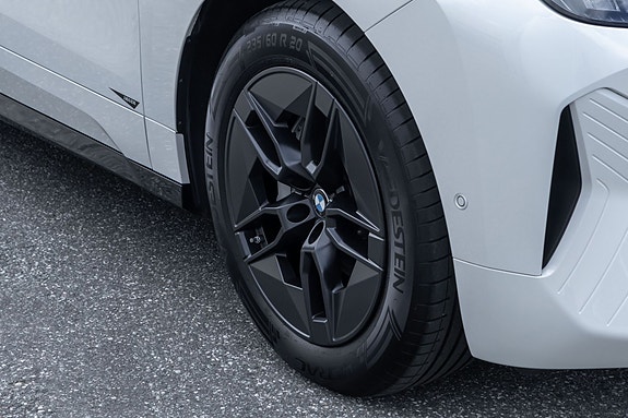 BMW iX 3 of 5