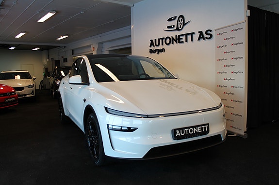 Tesla Model Y 3 of 5