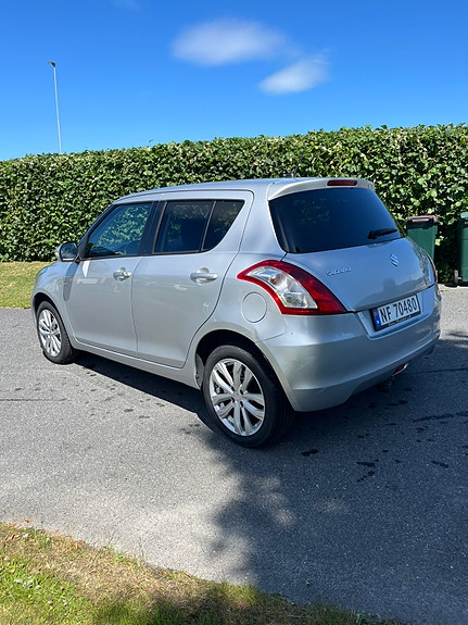 Suzuki Swift 2 of 5