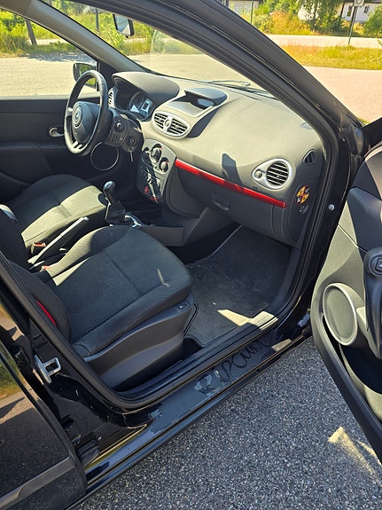 Renault Clio III 13 of 19