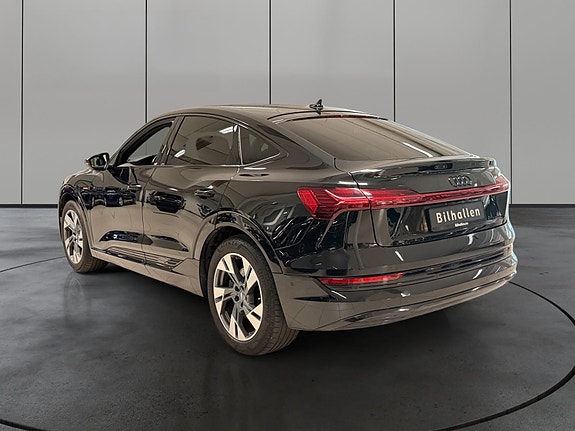 Audi e-tron Sportback 3 of 5