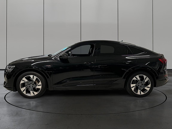 Audi e-tron Sportback 2 of 5