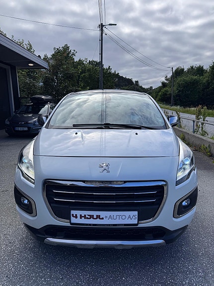 Peugeot 3008 2 of 5