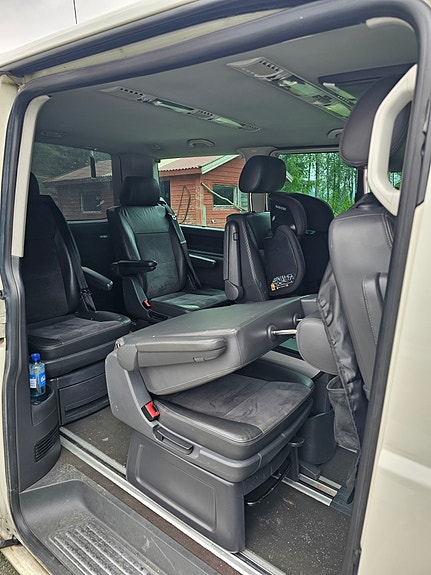 Volkswagen Multivan 5 of 5