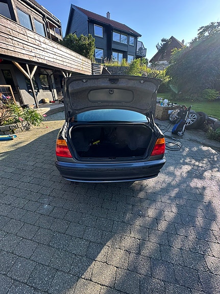 BMW 320i 15 of 15