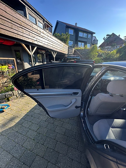 BMW 320i 12 of 15