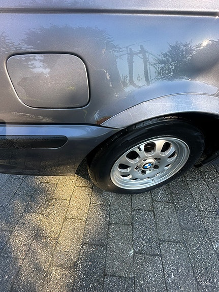 BMW 320i 6 of 15