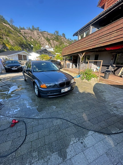 BMW 320i 2 of 15
