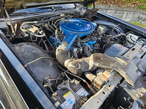 Lincoln Continental 18 of 26