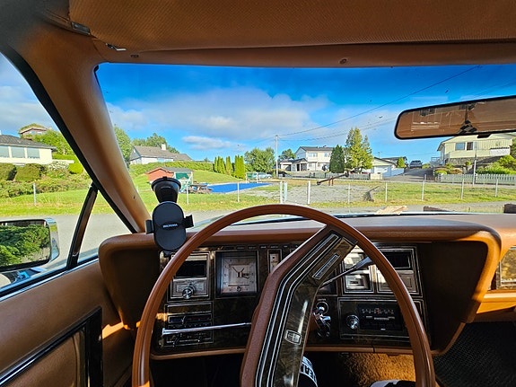 Lincoln Continental 19 of 26