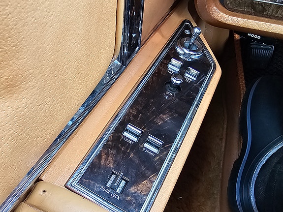 Lincoln Continental 25 of 26