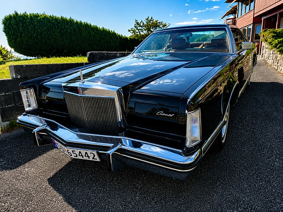 Lincoln Continental 14 of 26