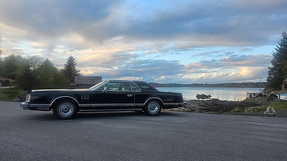 Lincoln Continental 6 of 26