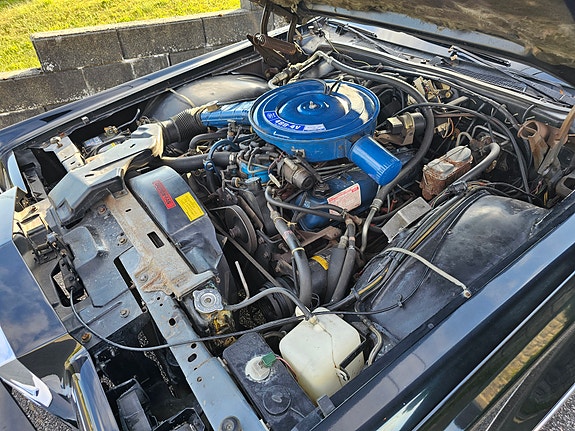 Lincoln Continental 17 of 26