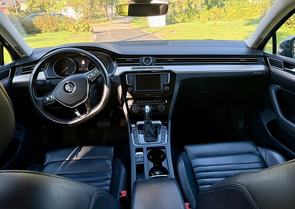 Volkswagen Passat 17 of 23