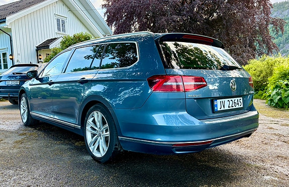 Volkswagen Passat 10 of 23