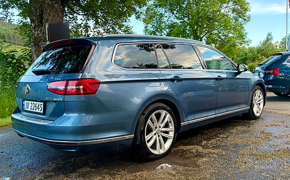 Volkswagen Passat 11 of 23