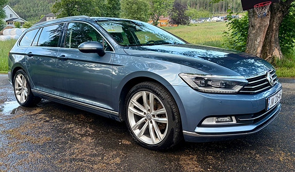 Volkswagen Passat 4 of 23