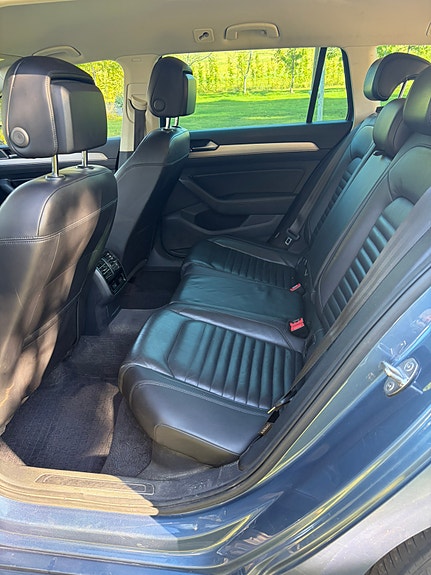 Volkswagen Passat 16 of 23