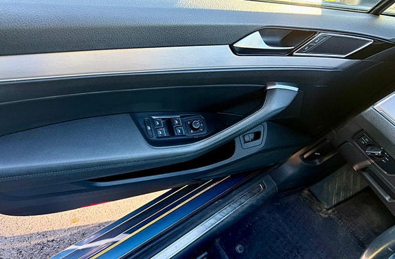 Volkswagen Passat 21 of 23