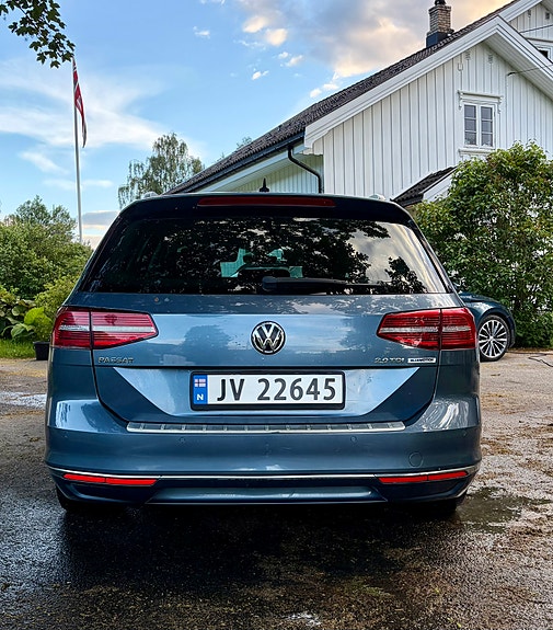Volkswagen Passat 7 of 23