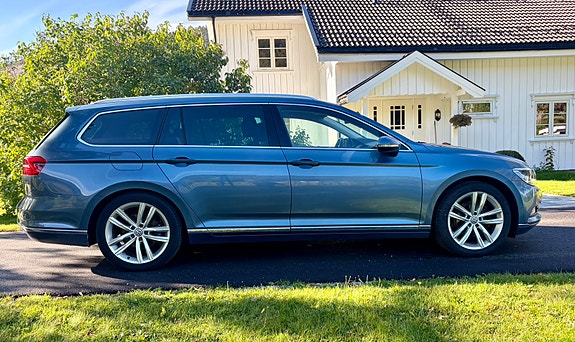 Volkswagen Passat 9 of 23