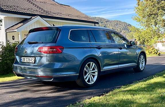 Volkswagen Passat 3 of 23