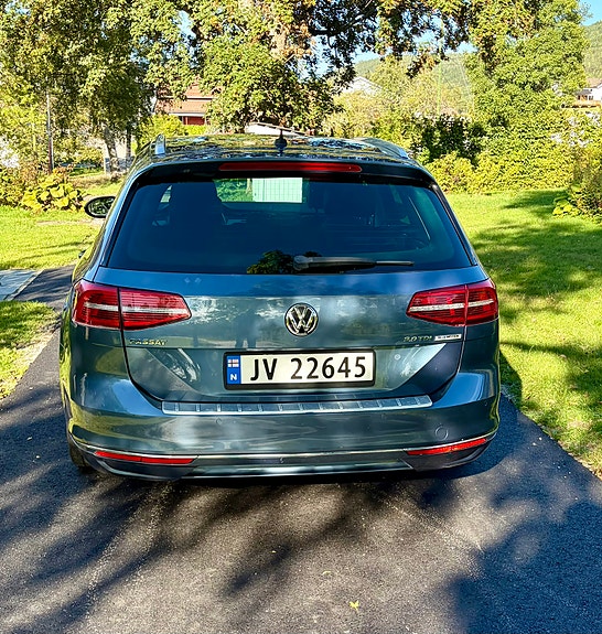 Volkswagen Passat 13 of 23