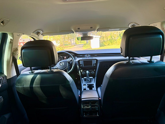 Volkswagen Passat 15 of 23
