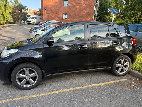 Toyota Urban Cruiser 3 of 5
