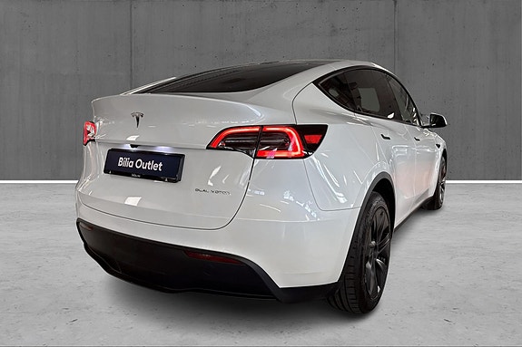 Tesla Model Y 5 of 5