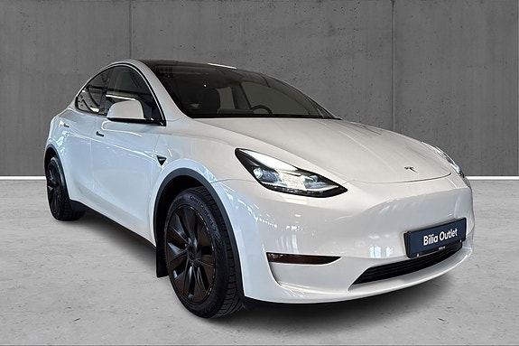 Tesla Model Y 3 of 5