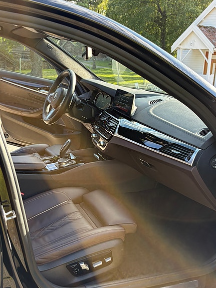 BMW 530e 27 of 30