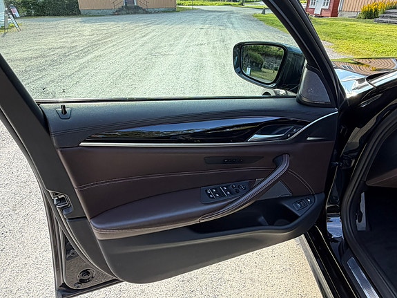 BMW 530e 19 of 30