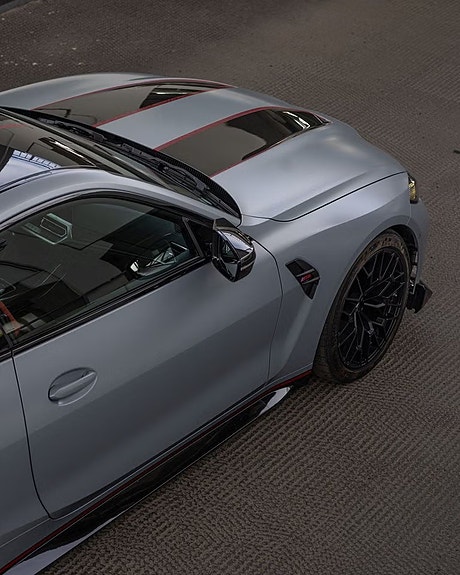 BMW M4 4 of 5
