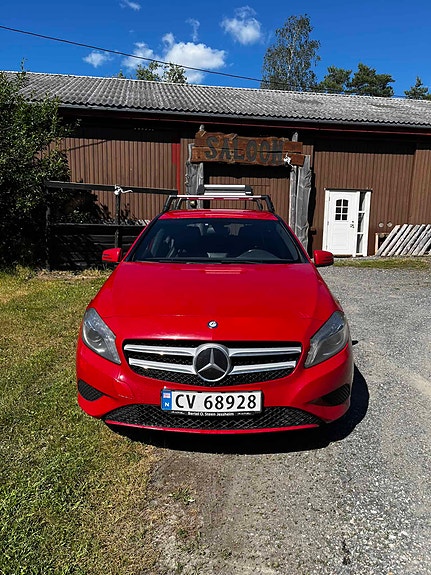 Mercedes-Benz A180 2 of 5