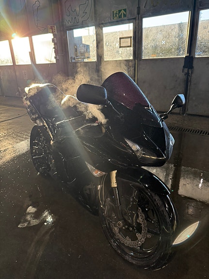 Kawasaki Ninja ZX-10R 4 of 24